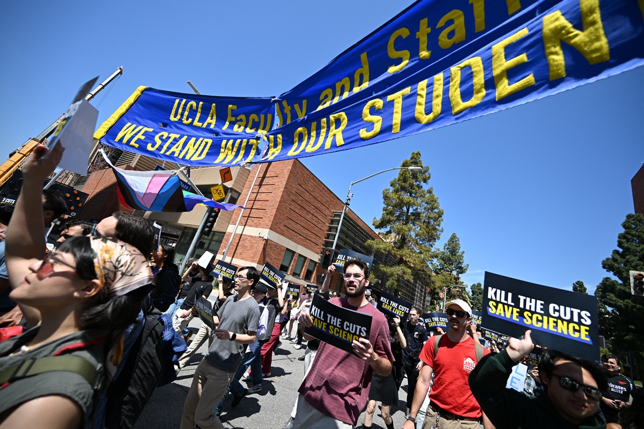Students protesting against Trump policies on research and education